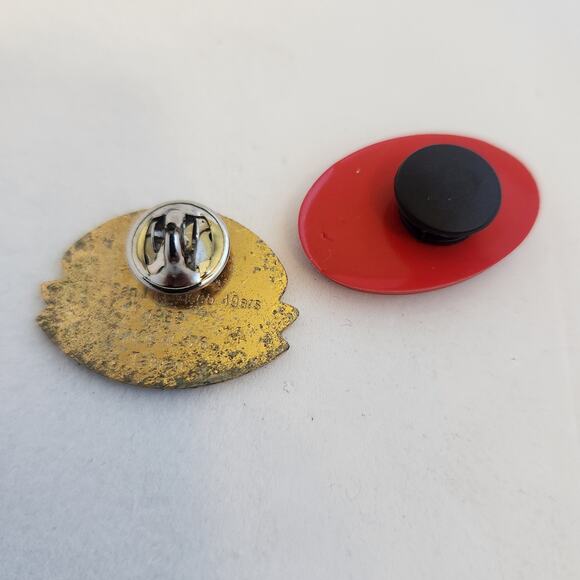 Vintage 49ers pin and croc charm - Picture 2 of 3